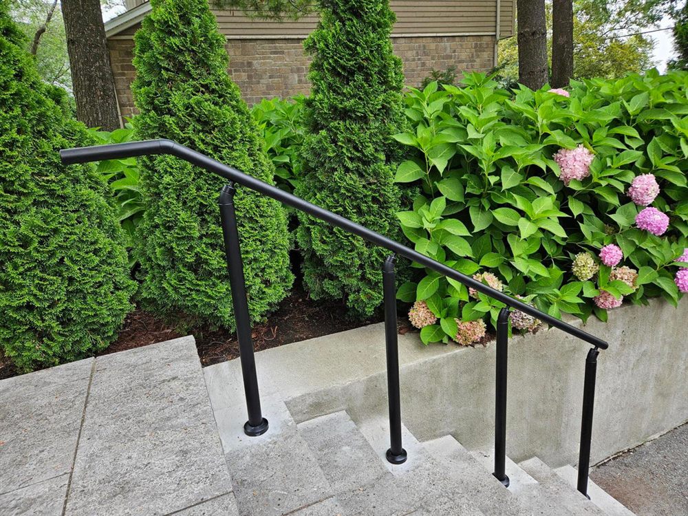 Exterior step handrail