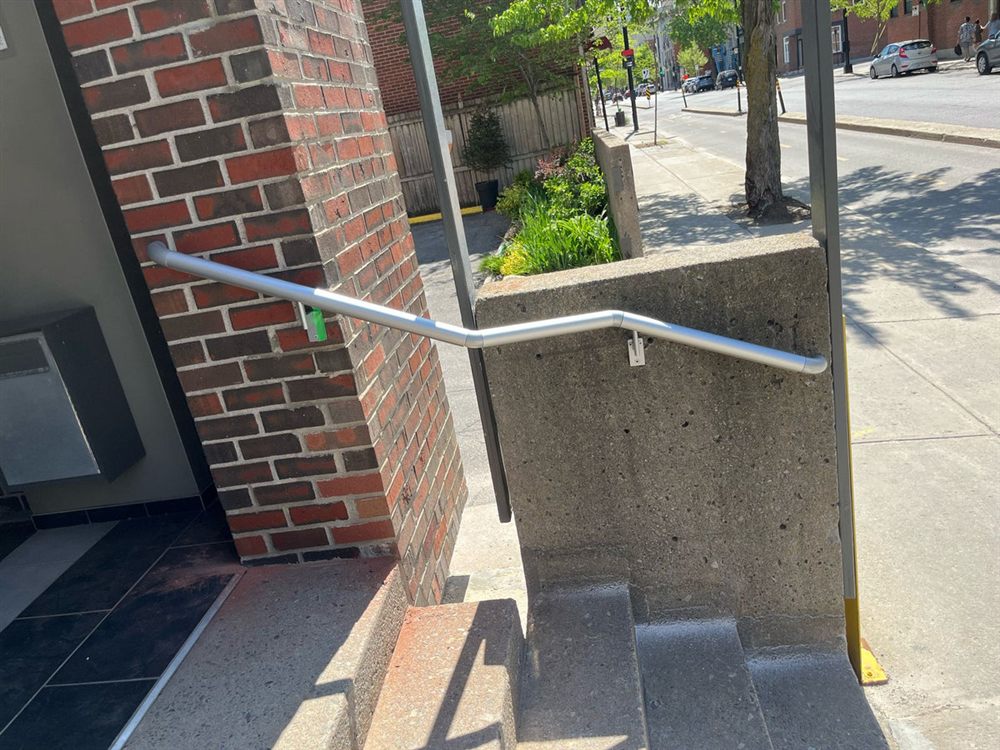 Step handrail